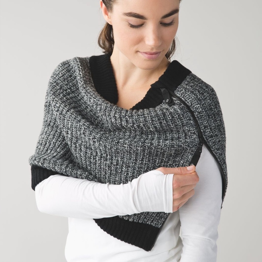 Lululemon Women’s 100% Merino Wool Falling Freely Neck Warmer in Black Slate